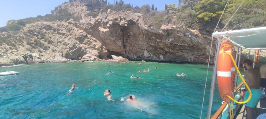 Porto Rafti: Athens Cruise Tour with Mediterranean BBQ - A friendly crew shapes the experience