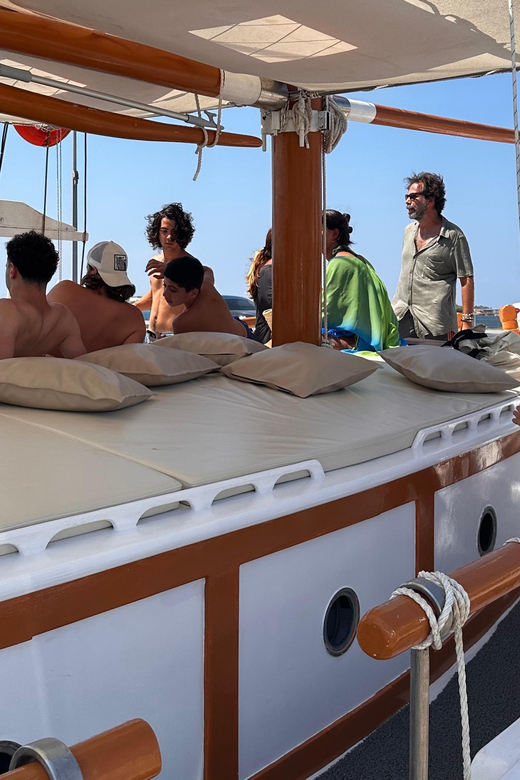 Pounta: Paros & Antiparos Cruise, Swimming & Seafood Lunch - What you eat and drink onboard