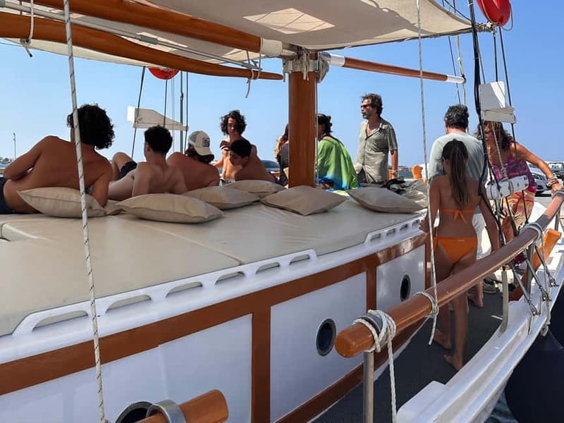 Pounta: Paros & Antiparos Cruise, Swimming & Seafood Lunch - Padieronissia Blue Lagoon: the first swim