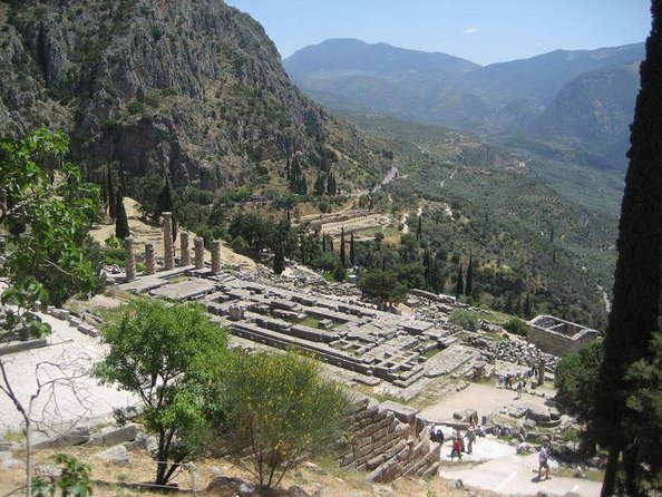 Private Delphi and Hosios Loukas Monastery - Great Lunch and Drinks Included - Key details that shape the day
