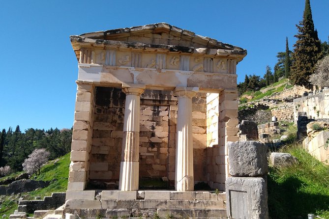 Private Delphi and Hosios Loukas Monastery - Great Lunch and Drinks Included - Leaving Athens for the mountains