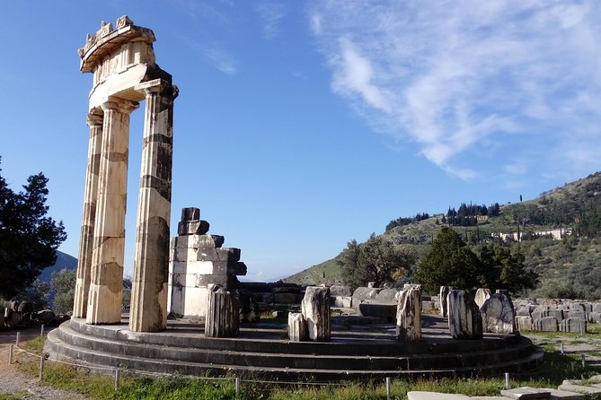Private Delphi and Hosios Loukas Monastery - Great Lunch and Drinks Included - The museum’s Charioteer and Sphinx of the Naxians