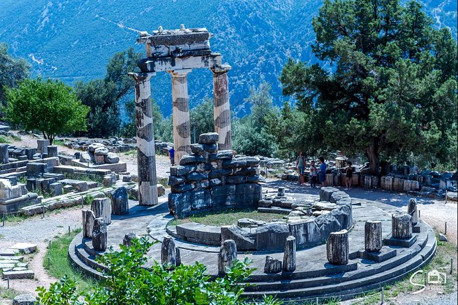 Private Delphi and Hosios Loukas Monastery - Great Lunch and Drinks Included - Arachova for mountain views and a short stroll
