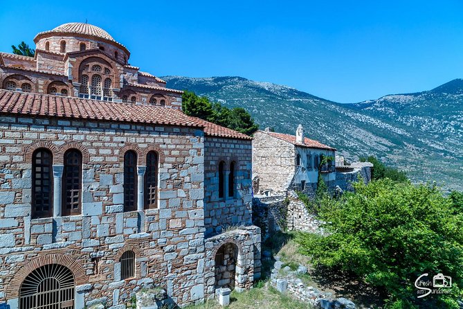 Private Delphi and Hosios Loukas Monastery - Great Lunch and Drinks Included - Lunch in Distomo and the value of Greek food