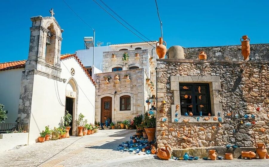 Rethymno: Melidoni Cave and Arkadi Monastery Half-Day Trip - Melidoni Cave and the valley view