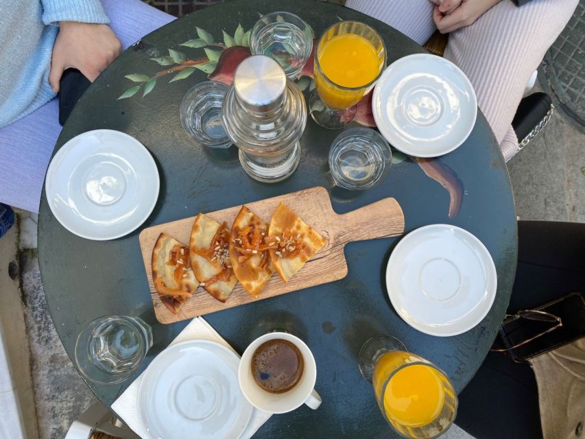 Rethymno: Old Town Walking Tour with Meal - Learning to taste honey, olive oil, and raki