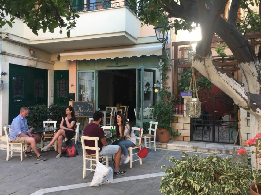 Rethymno: Old Town Walking Tour with Meal - The Old Town between bites