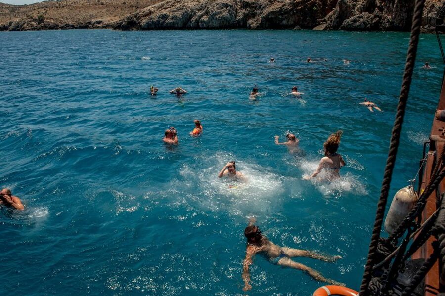 Rethymno: Pirate Boat Cruise with Swimming Stops - The view of Fortezza from the water