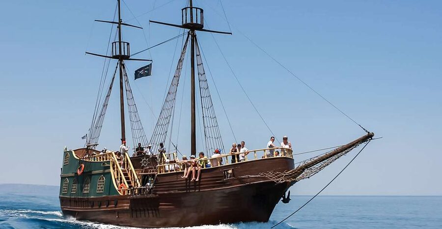 Rethymno: Sunset Cruise on a Wooden Pirate Boat - The first views of Fortezza and the Venetian Port