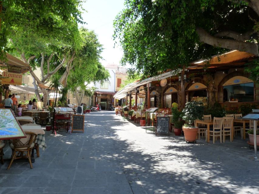 Rhodes: Old Town Walking Tour with Guide - How the guide shapes the experience