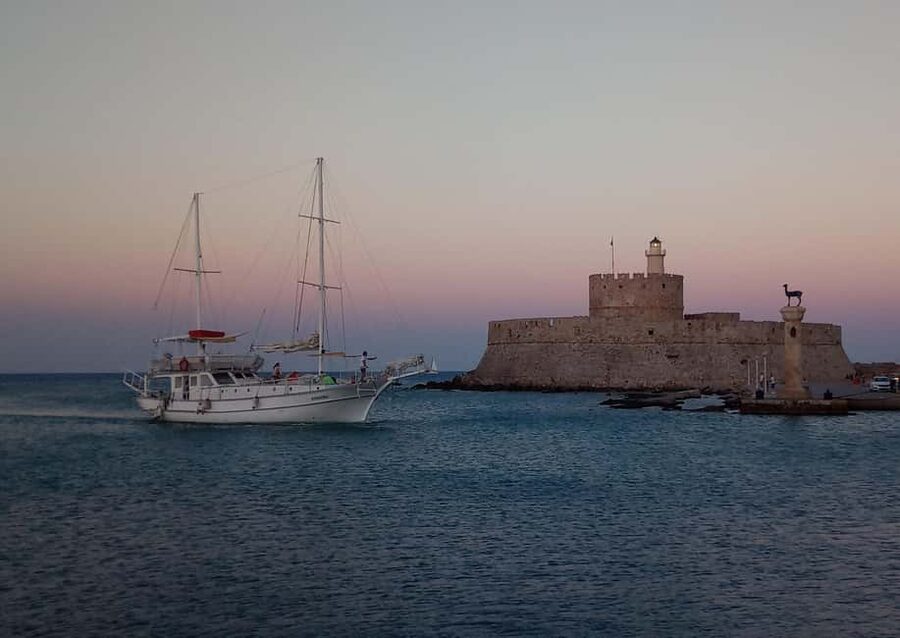 Rhodes: Sunset Cruise w/ Gourmet Buffet, Drinks & Live Music - Live music as the sun goes down