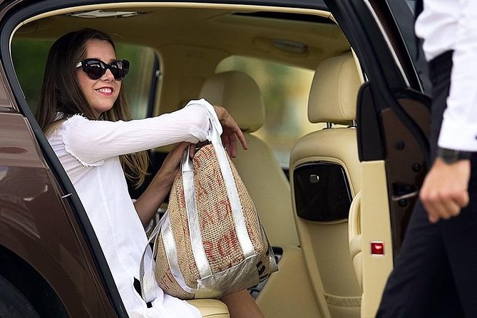 Roundtrip Transfer from Athens Airport to Athens City - A private vehicle for groups of up to eight