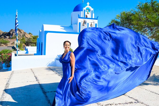 Santorini 2h Private Flying Dress Photoshoot with Transportation - The Team Makes the Difference