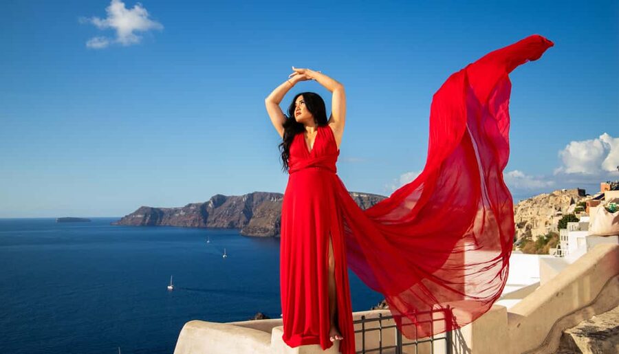 Santorini: 40-Minute Oia Photoshoot - Is $81 Good Value for Two People?