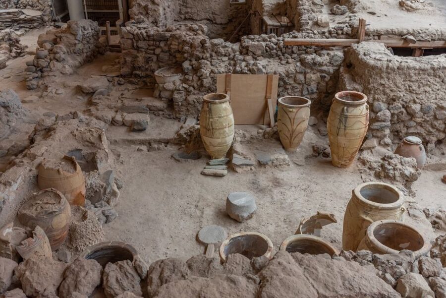 Santorini: Akrotiri Entry Ticket and Audio Guide - Walking through the prehistoric town