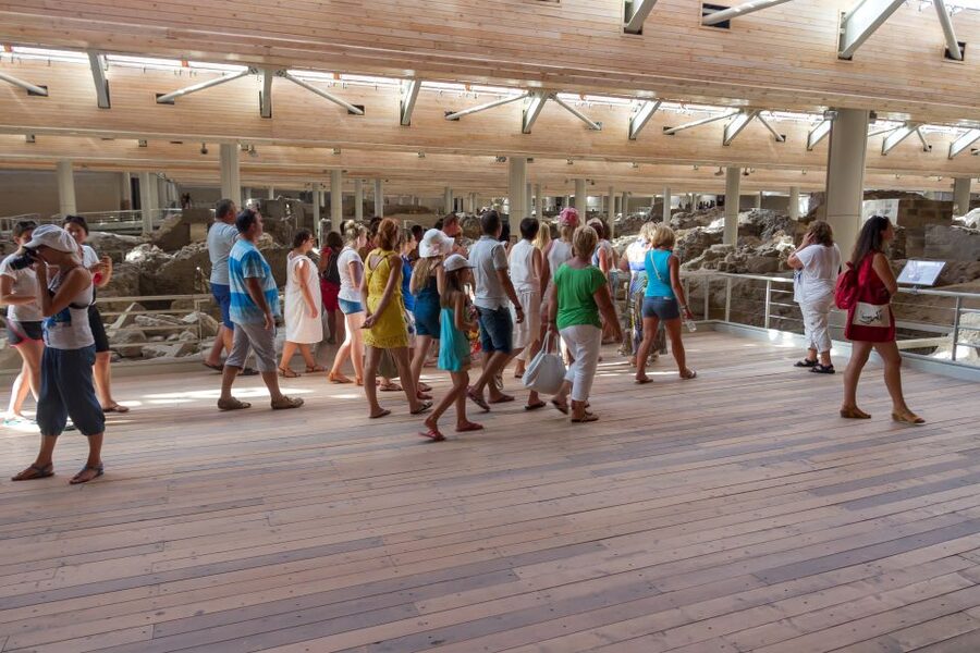 Santorini: Akrotiri Prehistoric City Guided Walking Tour - Pairing the ruins with a nearby beach
