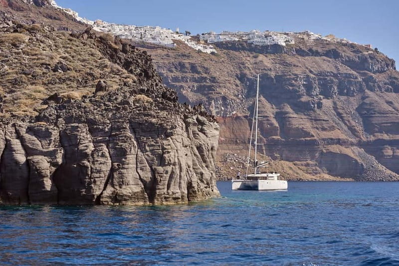 Santorini: Caldera Classic Catamaran Cruise w/ Meal & Drinks - Crew service and boat comfort
