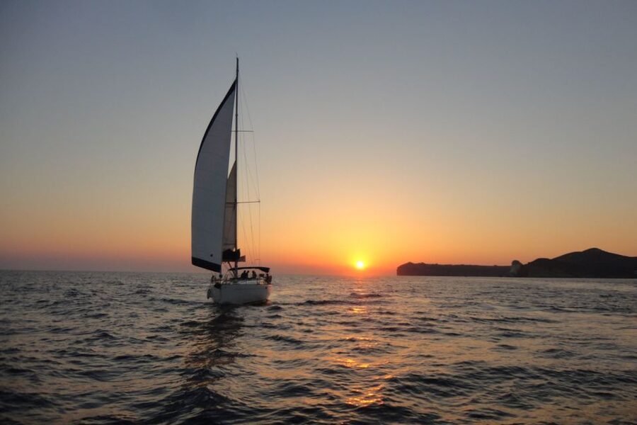 Santorini Caldera: Sunset Sailing Cruise with Meal - Key points to know before you book