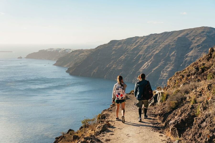 Santorini: Caldera Trail Guided Hike and Sunset Viewing - The final approach to Oia