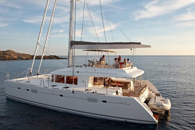 Santorini Catamaran Cruise with Greek Meal, Open-Bar and Sunset - What makes this Santorini cruise worth considering