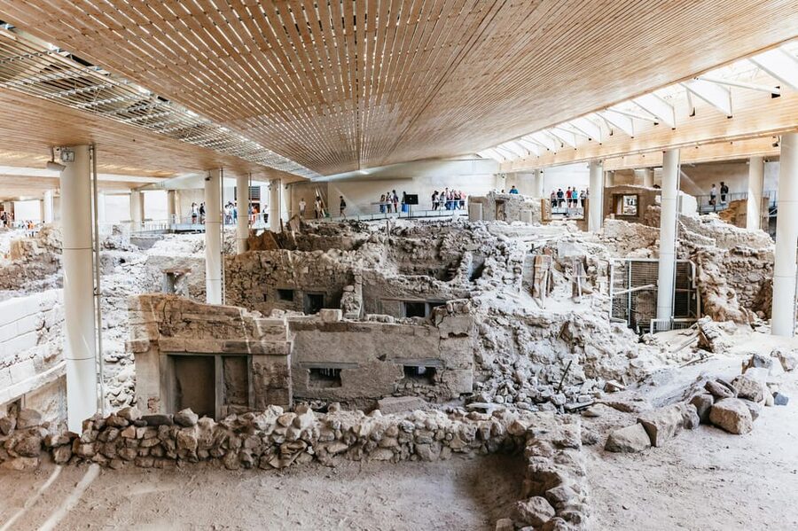 Santorini: Experience Akrotiri with a Licensed Tour Guide - Inside the buildings and their everyday details