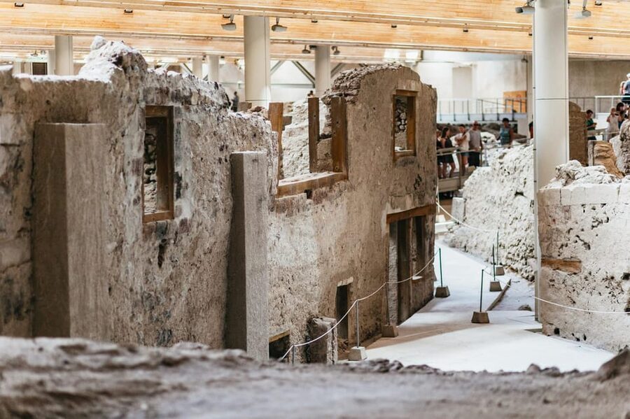 Santorini: Experience Akrotiri with a Licensed Tour Guide - Frescoes and artifacts you will not see on the walls
