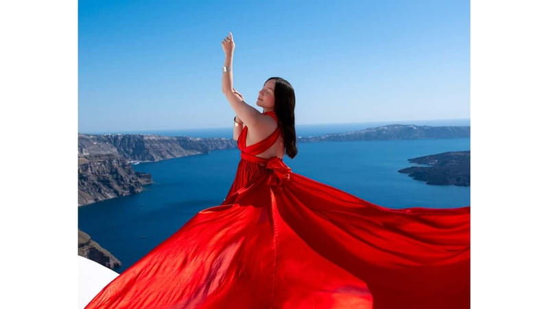 Santorini: Flying Dress Photoshoot with Edited Photos - Key details before you book