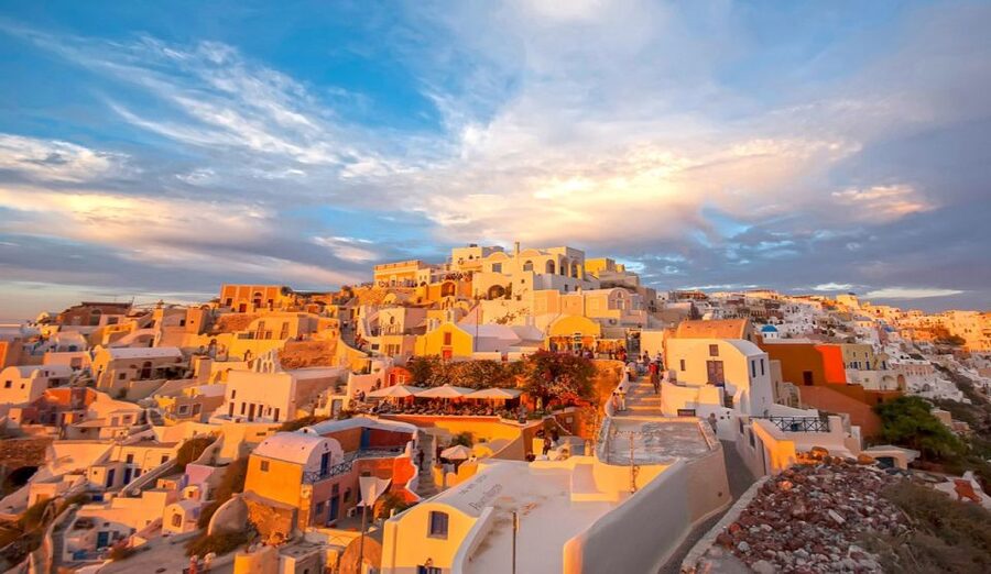 Santorini: Guided Island Day Trip with Beach Visit - Fira gives you time to eat and wander