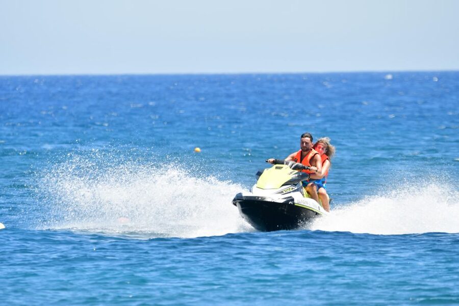 Santorini: Jet Ski Rental Perissa, Perivolos and St. George - Why the southern coast is the right place for a jet ski