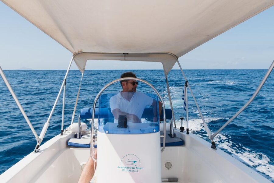 Santorini: License-Free Boat Rental with Ice, Water, & Fruit - Reaching quiet beaches and nearby islands