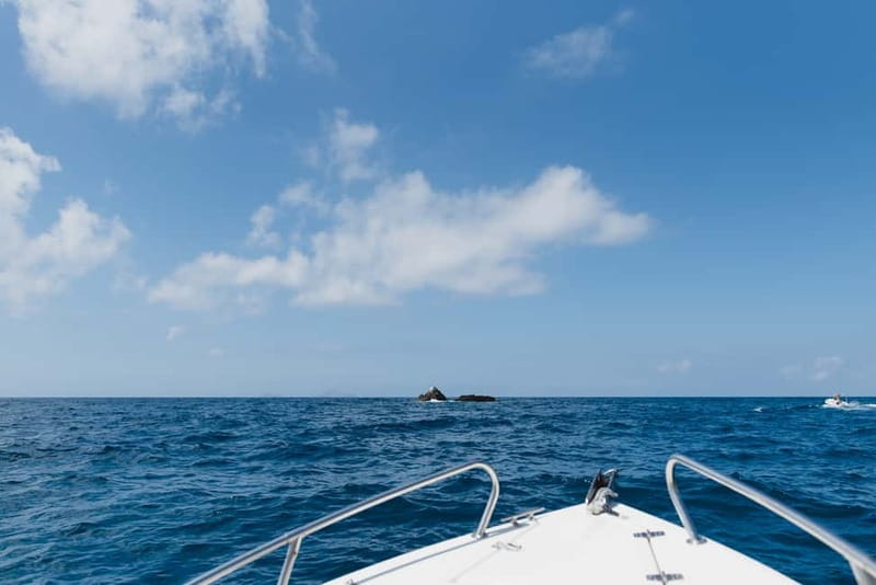 Santorini: License-Free Boat Rental with Ice, Water, & Fruit - Booking details and practical advice