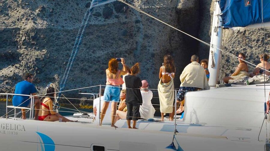 Santorini: Luxury Caldera Cruise with Full Greek Meal - Sailing past Nea Kameni and the Santorini Volcano