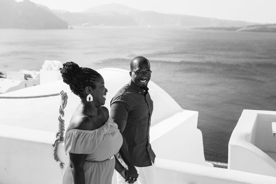 Santorini: Photo Shoot with a Private Vacation Photographer - Timing, clothing, and practical preparation