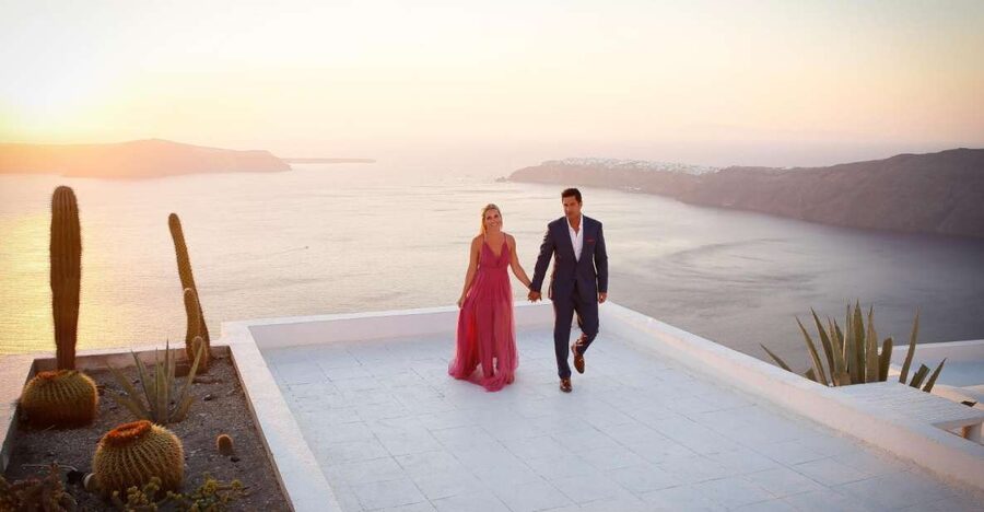 Santorini: Photo Shoot with a Private Vacation Photographer - The photo delivery and what you actually receive
