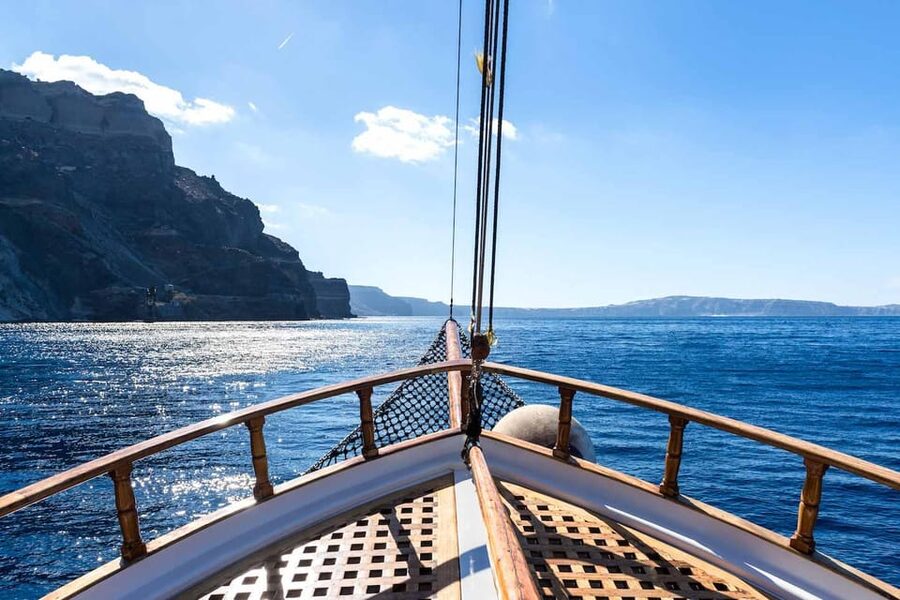 Santorini Port: 3 Hour Cruise to Volcano and Hot Springs - Crowds, crew, and comfort aboard