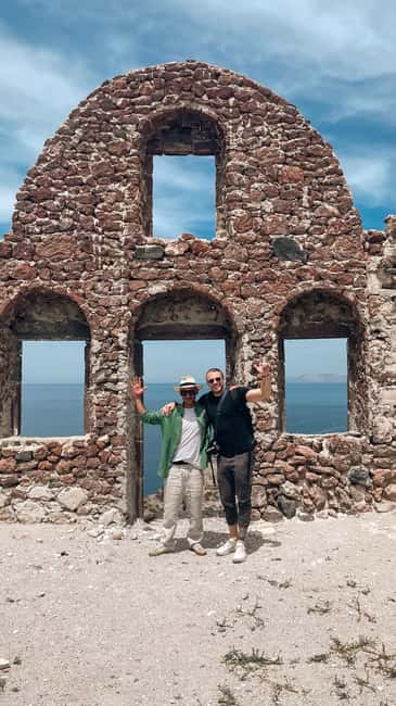 Santorini : Private Guided Highlights Tour - A Smart Three-Hour Introduction to Santorini