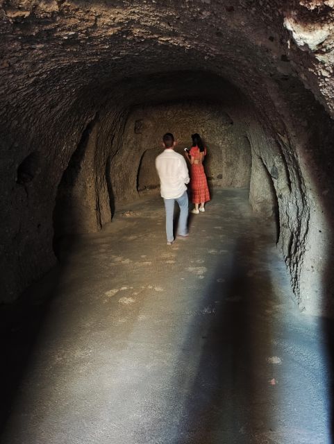 Santorini: Private Sightseeing Tour with Local Guide - Why a private vehicle works well on Santorini