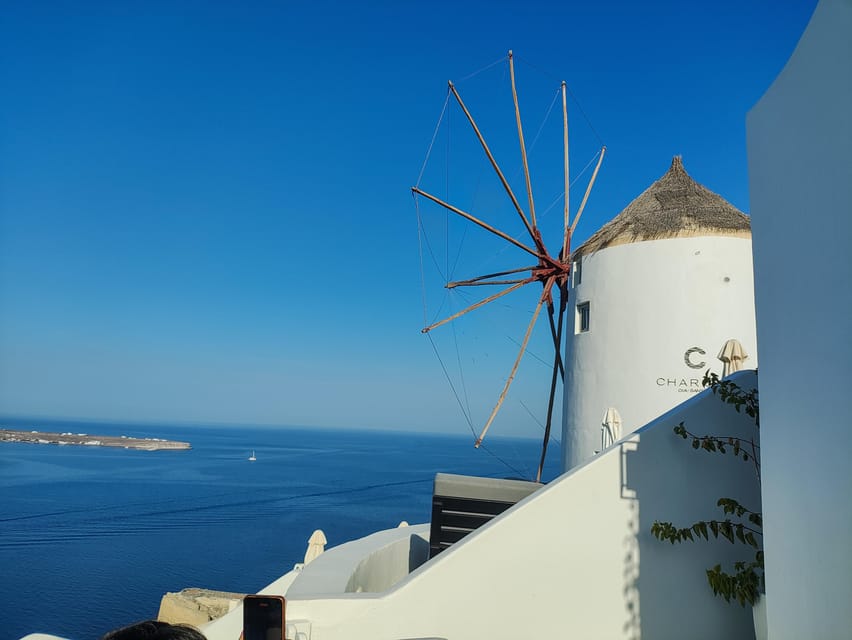 Santorini: Private Sightseeing Tour with Local Guide - Oia and the blue domes: the classic Santorini start