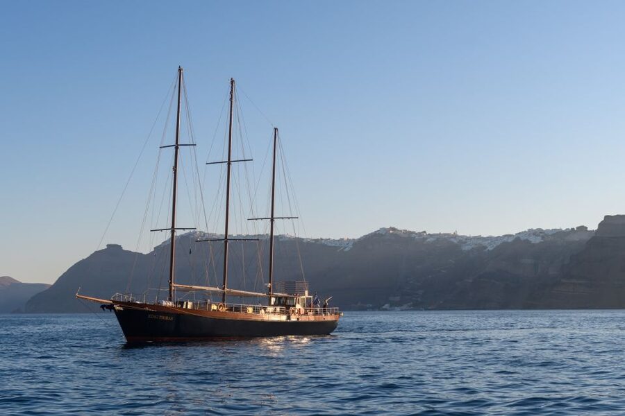 Santorini: Romantic Sunset Caldera Cruise with Dinner - Key points to know before booking