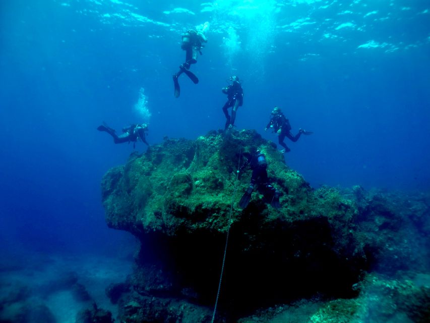 Santorini: Scuba Diving Experience for Beginners - Starting in Oia and heading down to Amoudy Bay