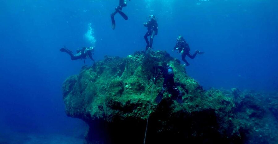 Santorini: Scuba Diving Experience for Beginners - Practicing skills before the underwater session