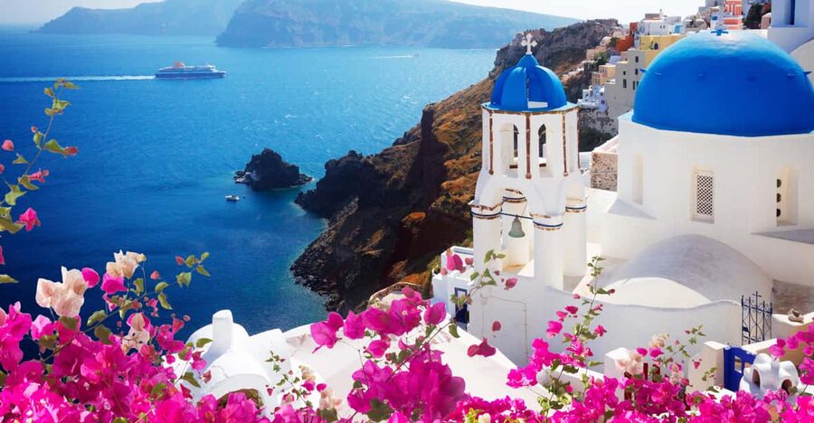 Santorini: Shore Trip to Bypass Cable Car with Boat Transfer - Oia and Finikia: the busiest and prettiest part of the day