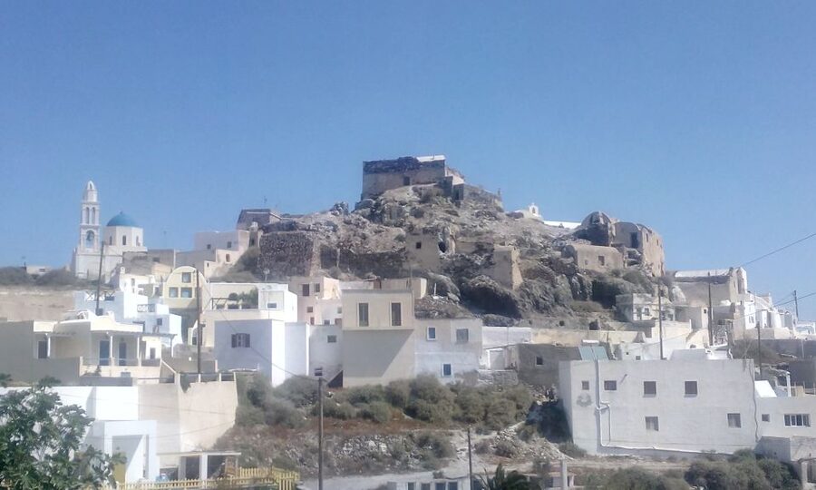 Santorini: Small-Group Highlights Tour of Venetian Castles - Oia at sunset, beautiful but crowded