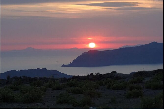 Santorini Sunset Wine Tour with Santo Winery Views - What the Guides Add to the Evening