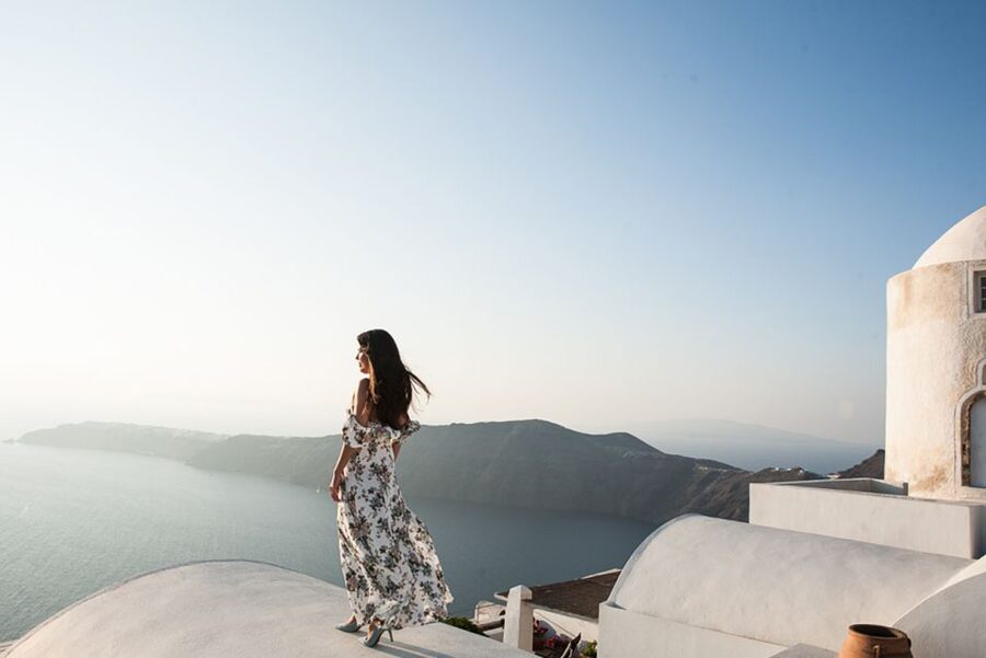 Santorini Unfiltered: Luxury Photoshoot with a Photographer - Why this Oia photoshoot feels different