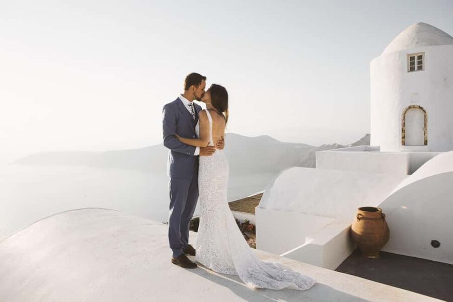 Santorini Unfiltered: Luxury Photoshoot with a Photographer - The first ten minutes around Oia