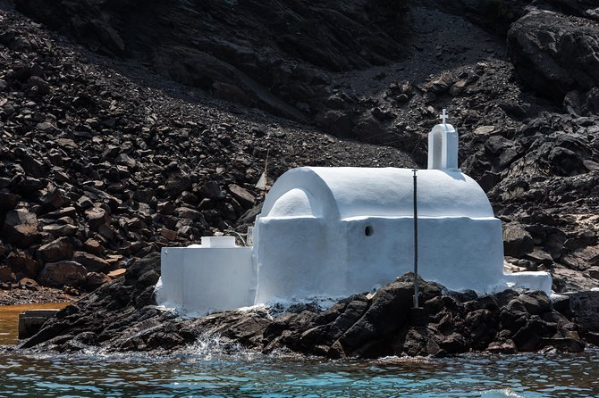 Santorini Volcano and Hot Springs Cruise Tour from Fira Old Port - Nea Kameni: a volcanic walk with wide caldera views