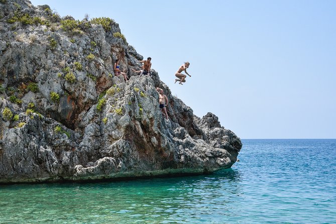 Sea Kayak in Kardamili - Entering the sea caves by kayak