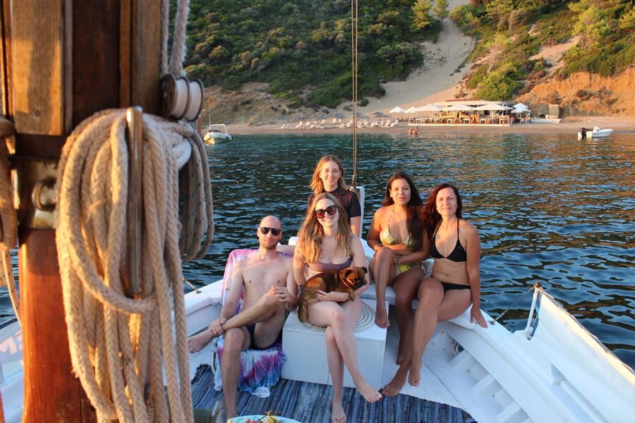 Skiathos: Boat Cruise with Dinner & Sunset Viewing - Who should book the Artemida cruise?