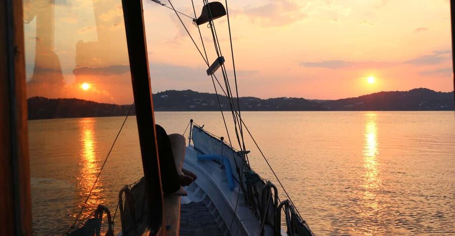 Skiathos: Boat Cruise with Dinner & Sunset Viewing - What comes to the table during dinner